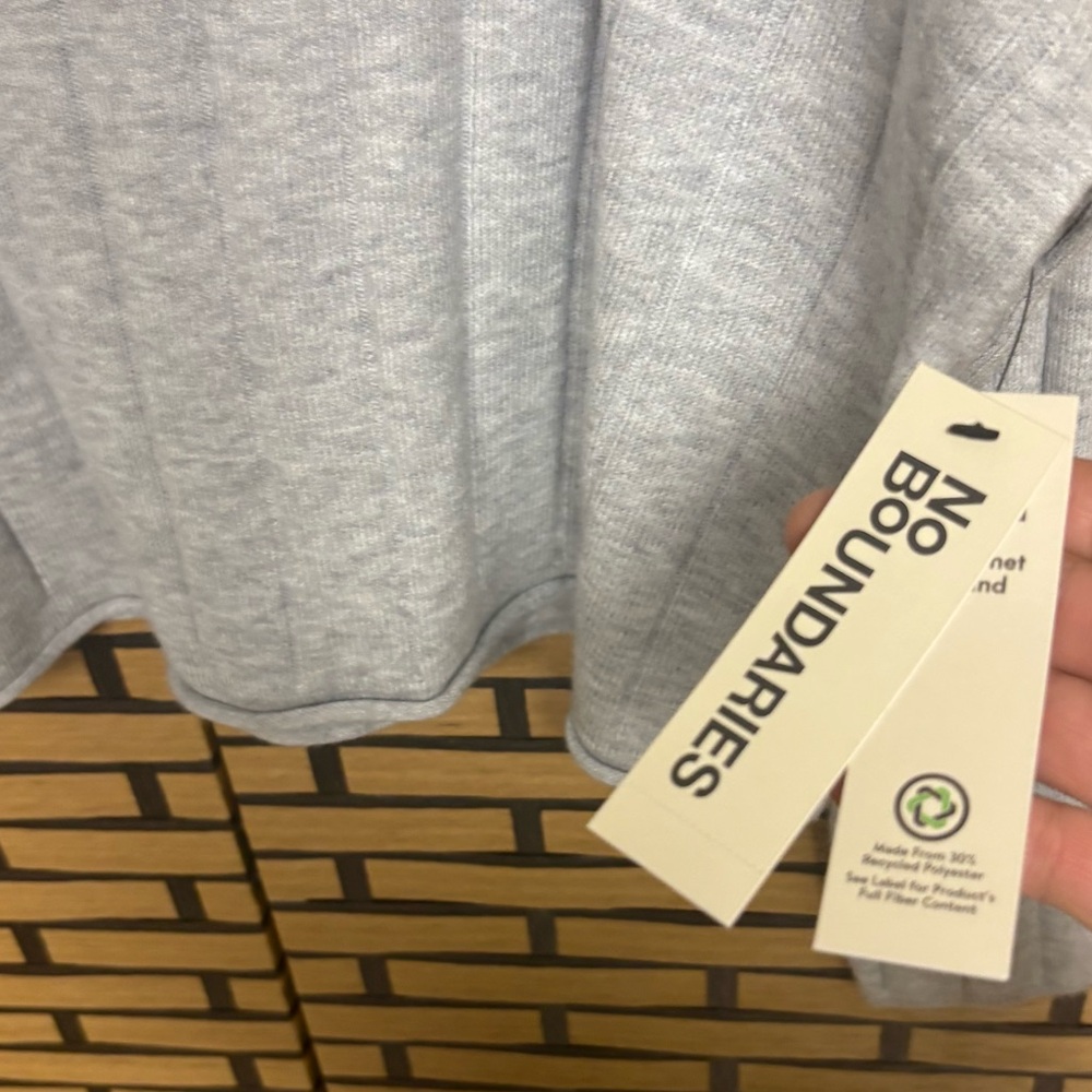 No Boundaries Gray Ribbed Top Size Medium - Picture 4 of 7